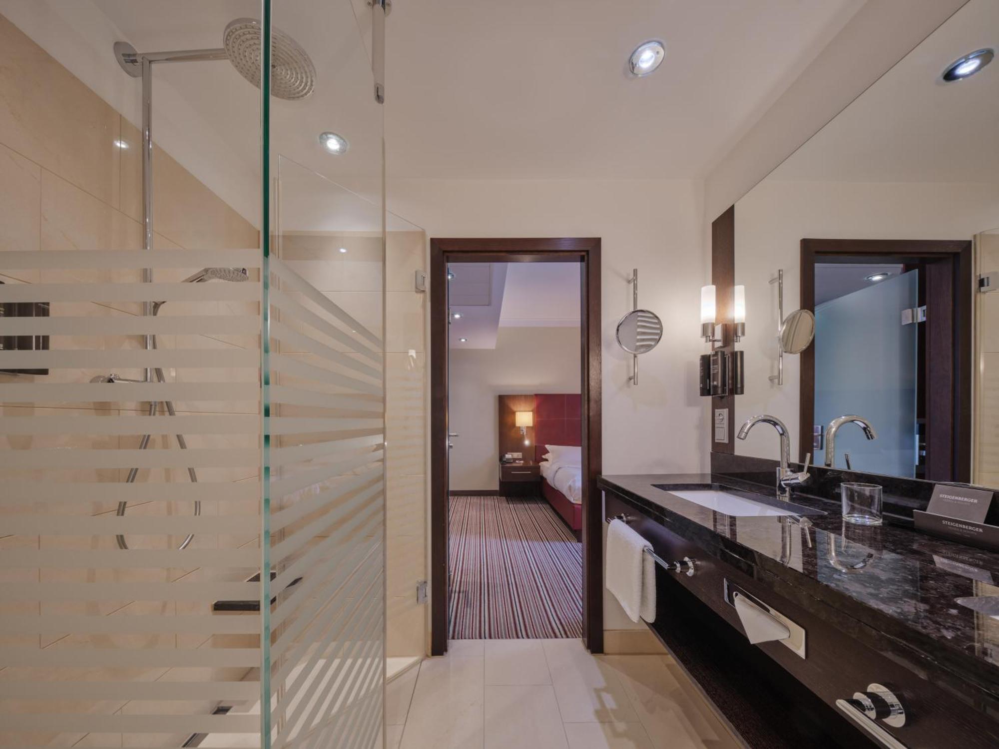 Deluxe Room,1678624791:JPEG